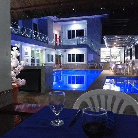 Ocean Breeze Resort 톨레도 외부 사진