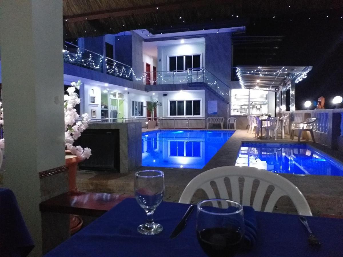 Ocean Breeze Resort 톨레도 외부 사진