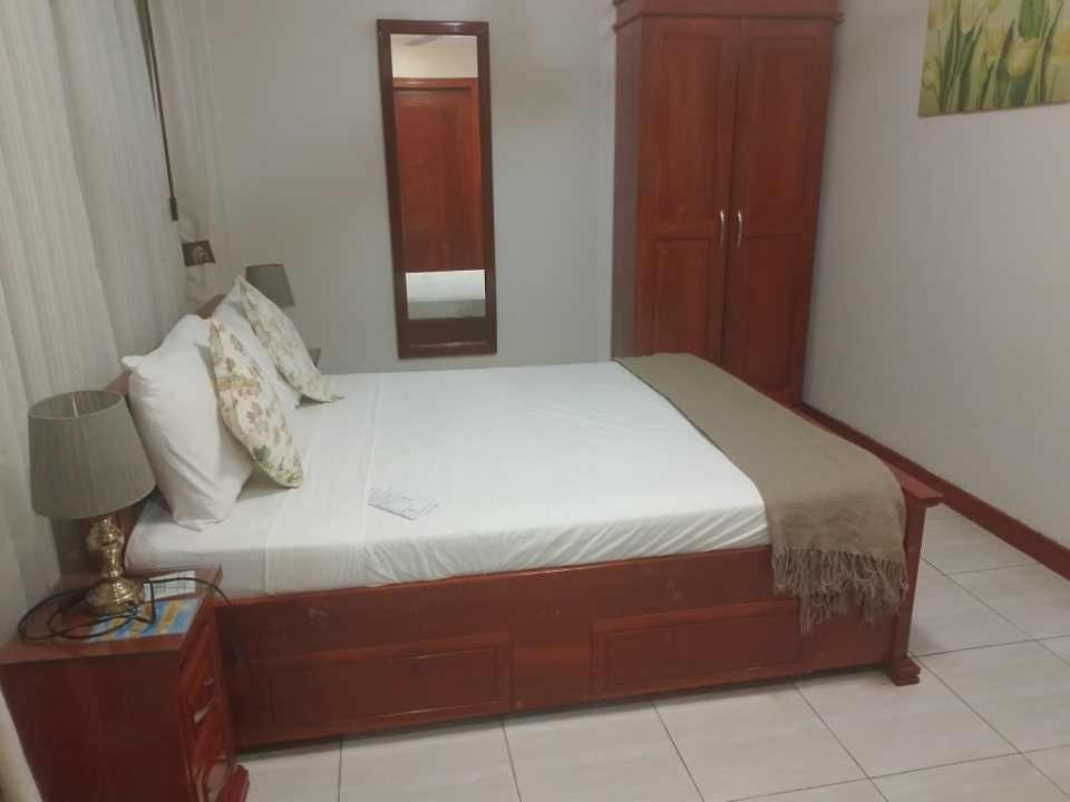 Ocean Breeze Resort 톨레도 외부 사진