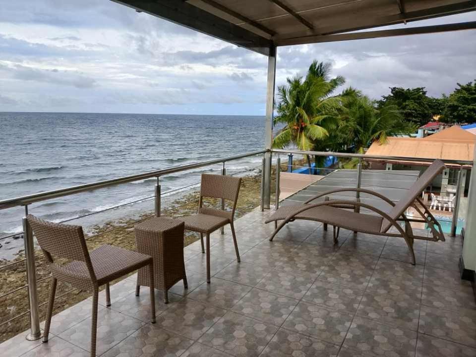 Ocean Breeze Resort 톨레도 외부 사진